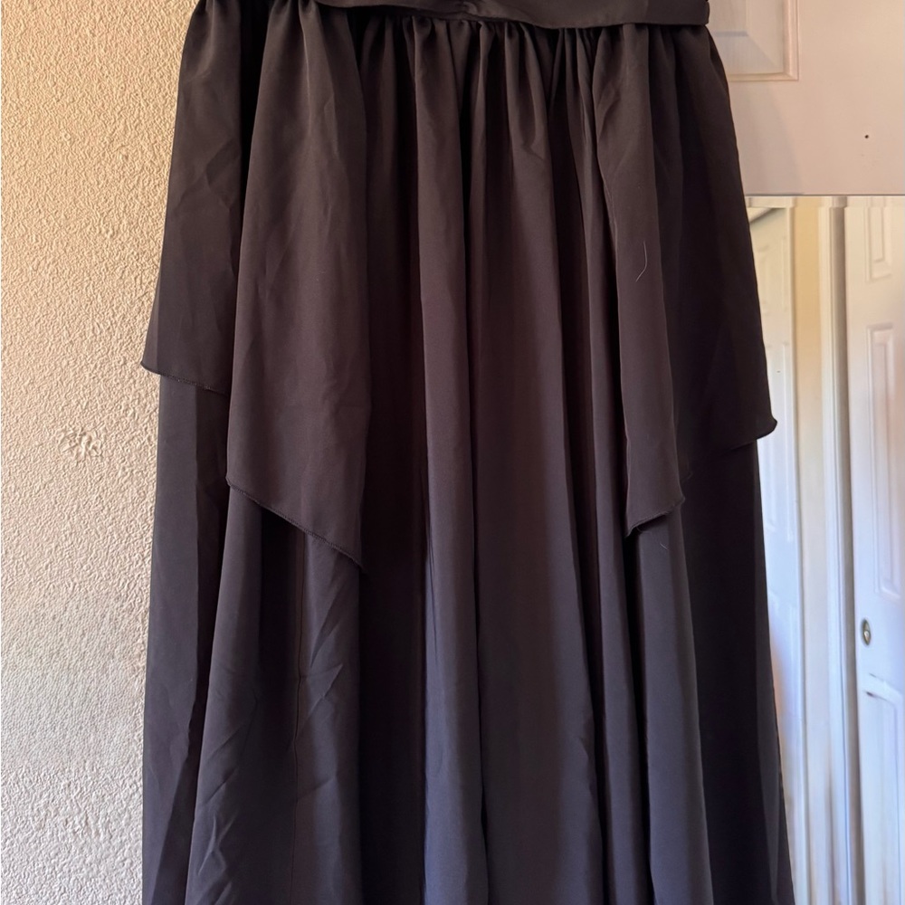 Costume - Picture 2 of 2